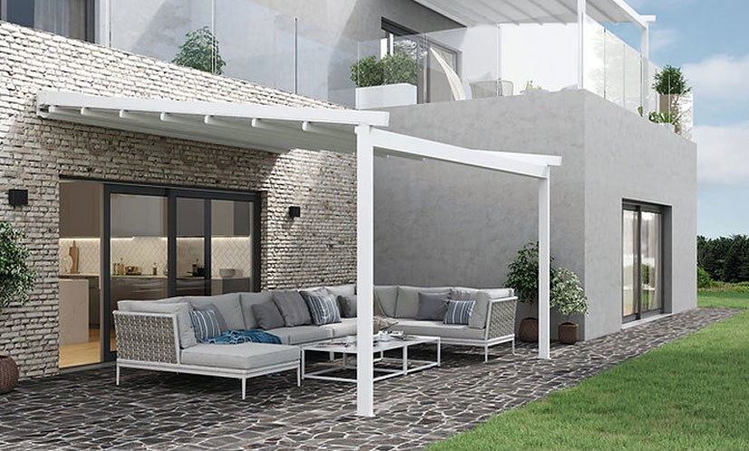 Pergola bioclimatica a lame orientabili in giardino