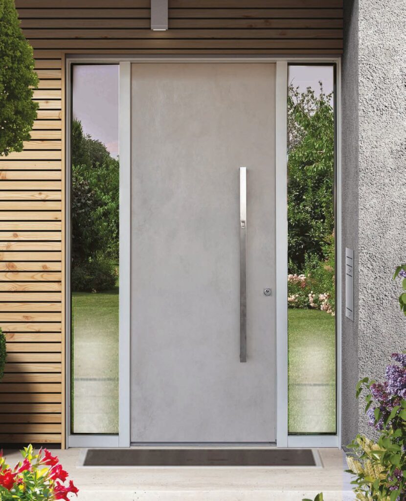 Porta blindata grigia a righe