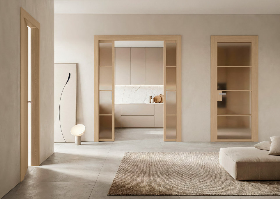 Porte a vetro con profilo legno coordinate alle porte cieche